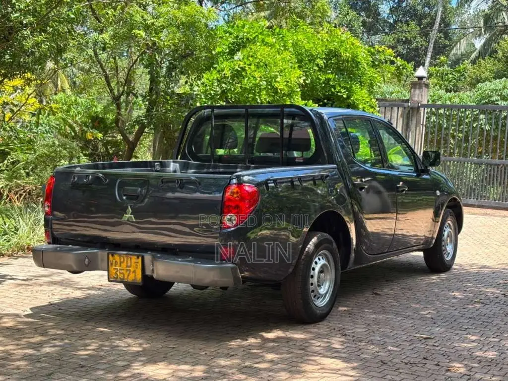 Mitsubishi L200 2011 Pickup (Used)