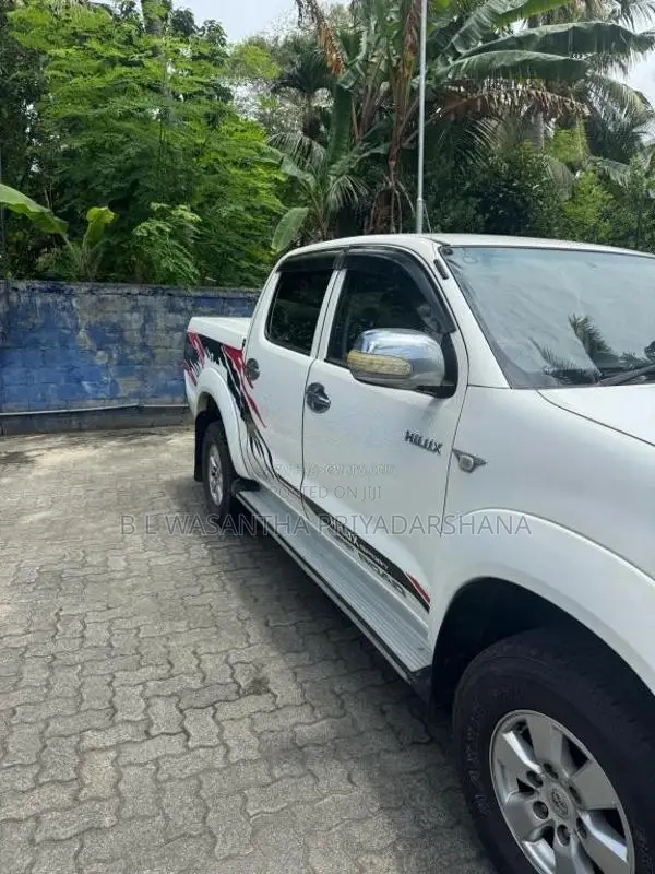 Toyota Hilux HE3 2013 Pickup (Used)
