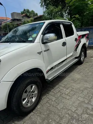 Toyota Hilux HE3 2013 Pickup (Used)