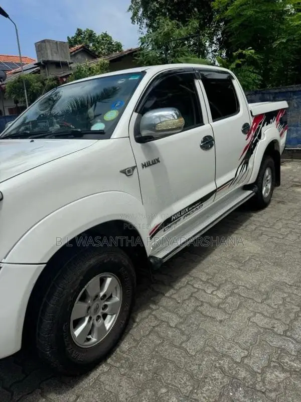 Toyota Hilux HE3 2013 Pickup (Used)