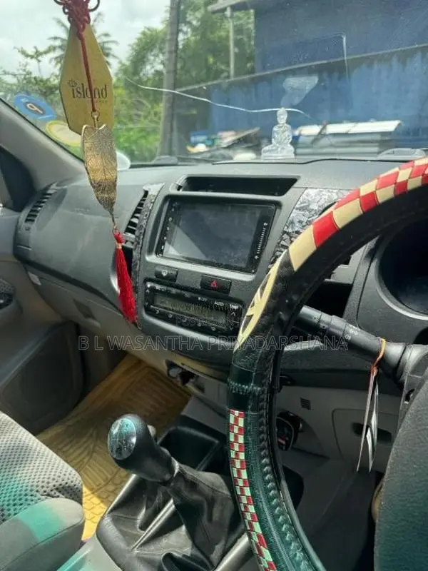 Toyota Hilux HE3 2013 Pickup (Used)