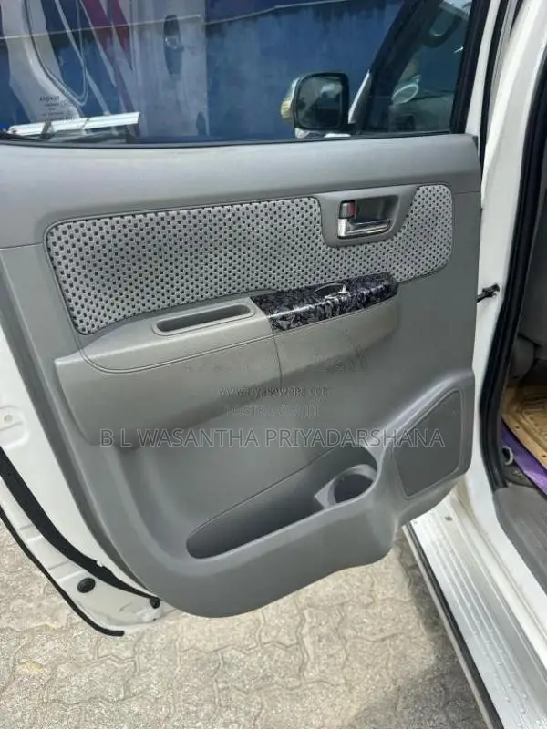Toyota Hilux HE3 2013 Pickup (Used)