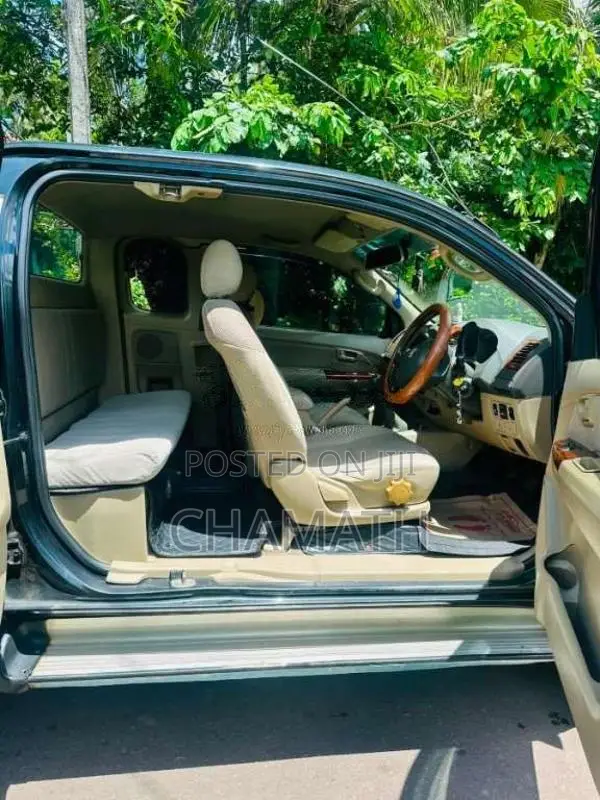 Toyota Hilux 2010 Pickup (Used)