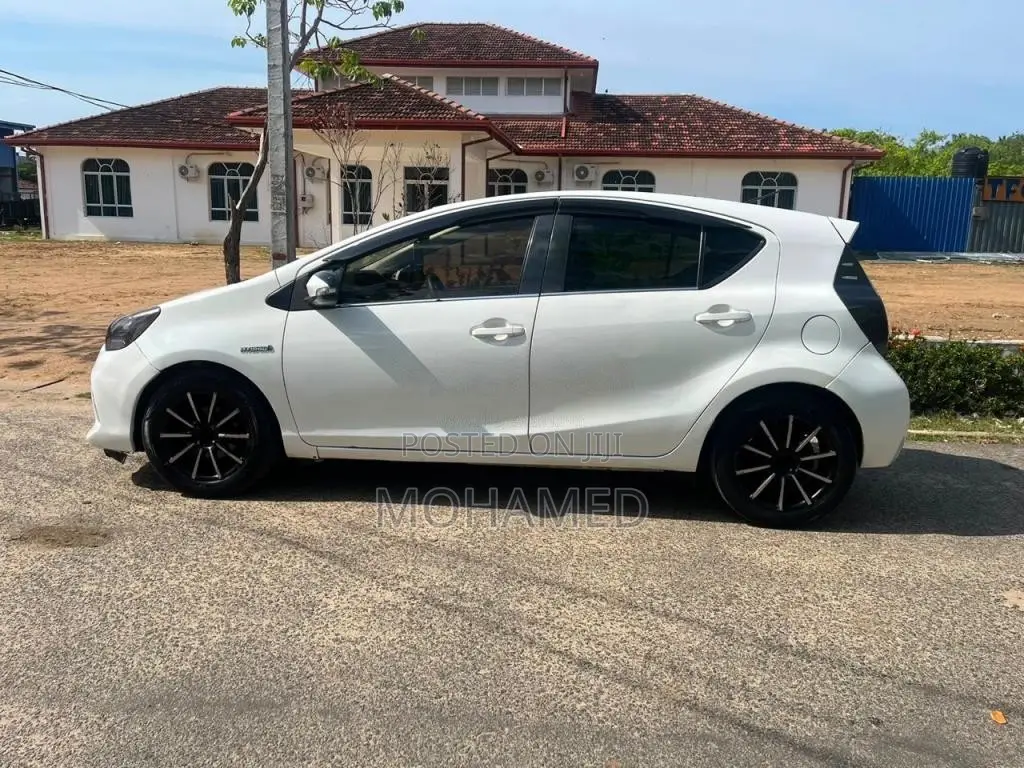 Toyota Aqua 2013 Car (Used)