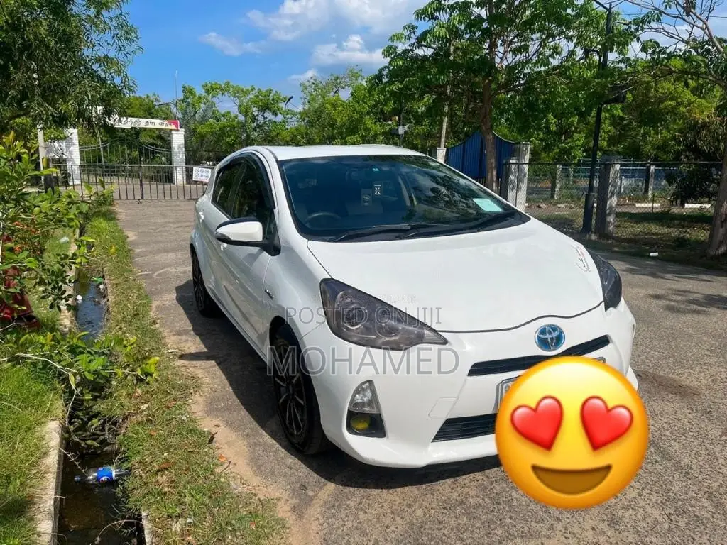 Toyota Aqua 2013 Car (Used)