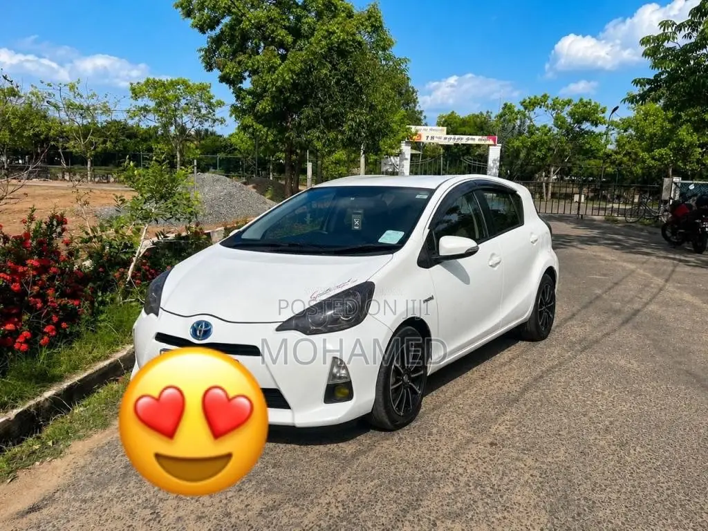 Toyota Aqua 2013 Car (Used)