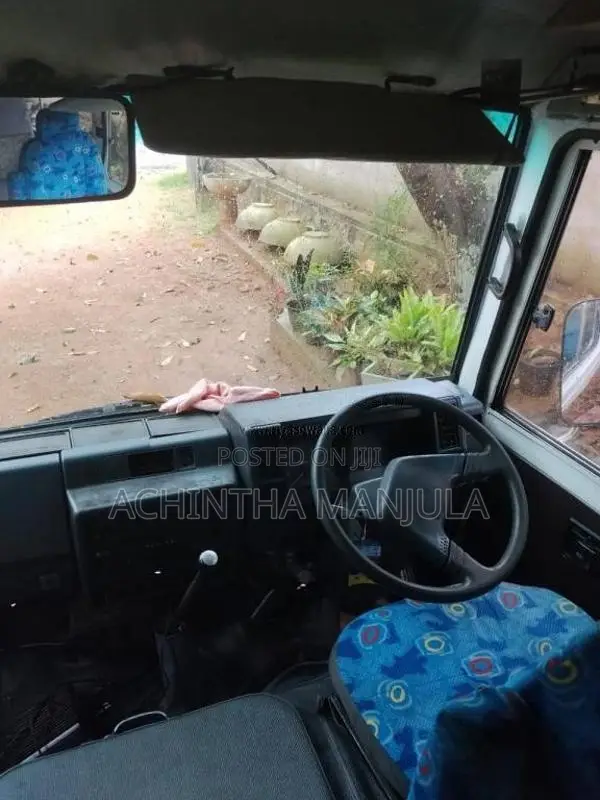Isuzu Journey 1991 Bus (Used)