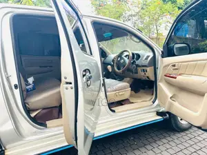 Toyota Hilux Vigo 3000cc 2011 Pickup (Used)