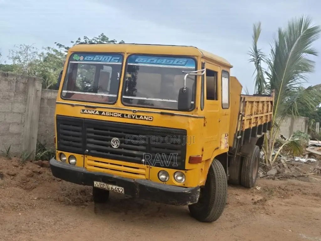 Ashok-Leyland Tipper 2006 Lorry (Used)