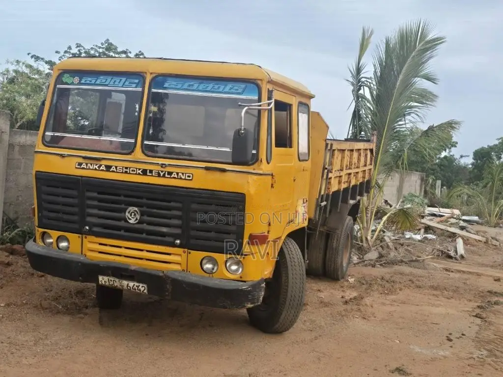 Ashok-Leyland Tipper 2006 Lorry (Used)