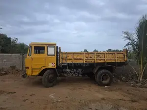 Ashok-Leyland Tipper 2006 Lorry (Used)