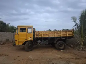 Ashok-Leyland Tipper 2006 Lorry (Used)