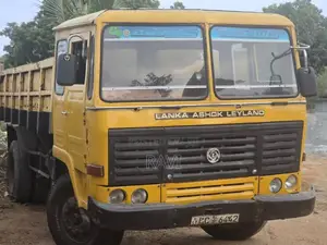 Ashok-Leyland Tipper 2006 Lorry (Used)