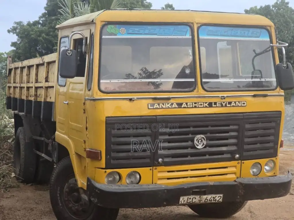 Ashok-Leyland Tipper 2006 Lorry (Used)