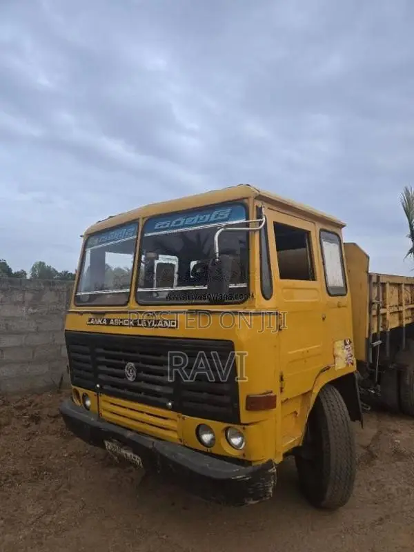 Ashok-Leyland Tipper 2006 Lorry (Used)