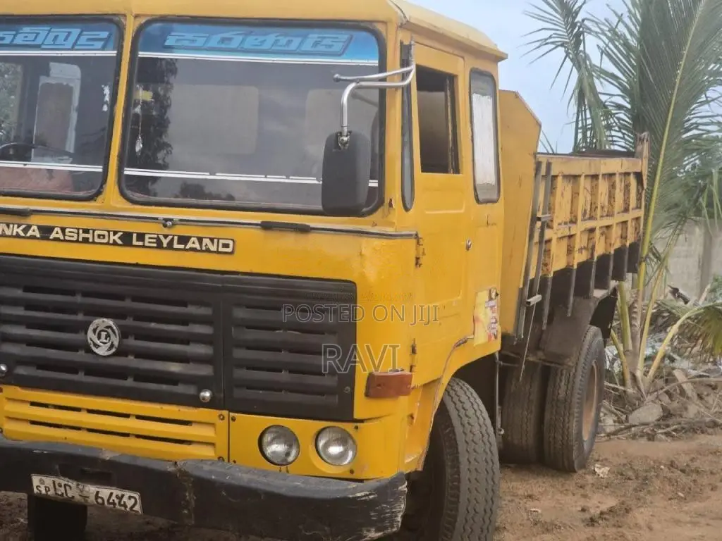 Ashok-Leyland Tipper 2006 Lorry (Used)