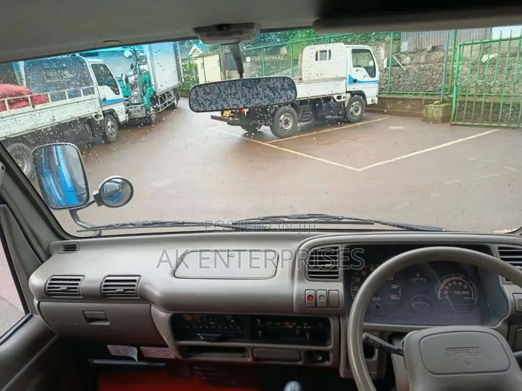 Isuzu NKR ELF 1992 Lorry (Used)