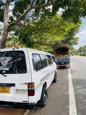 Nissan Caravan 1993 Van (Used)