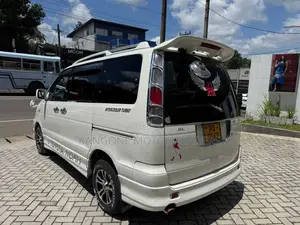 Toyota Noah 2005 Van (Used)