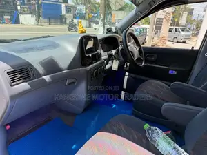 Toyota Noah 2005 Van (Used)