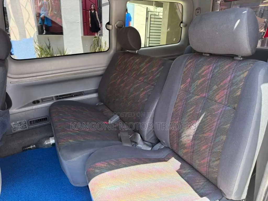 Toyota Noah 2005 Van (Used)