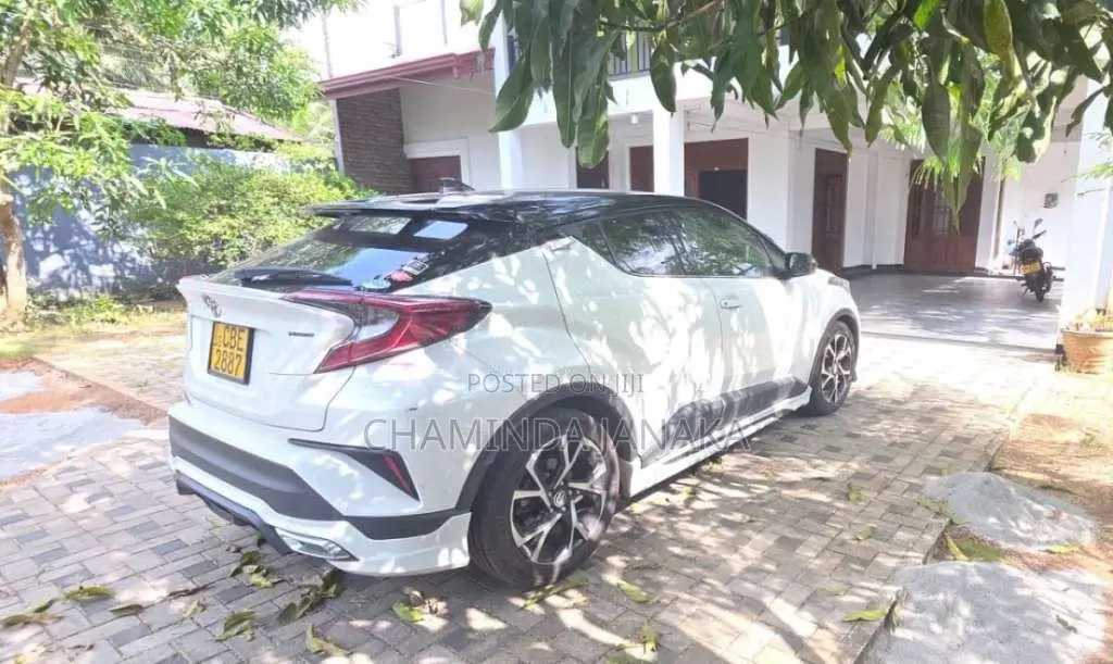 Toyota CHR 10 2018 SUV (Used)