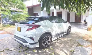 Toyota CHR 10 2018 SUV (Used)