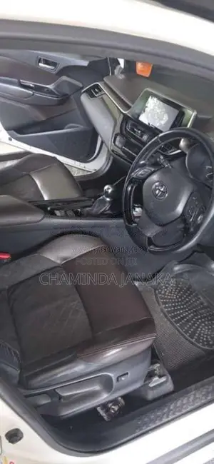Toyota CHR 10 2018 SUV (Used)