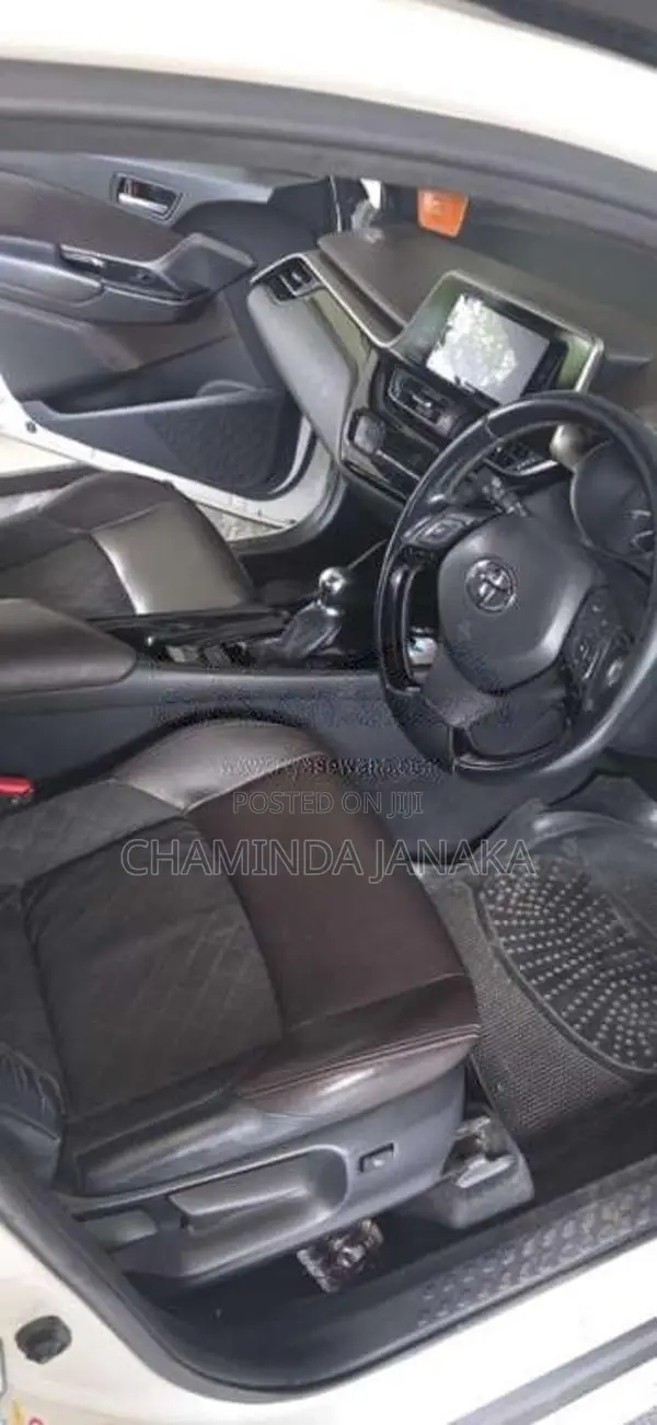 Toyota CHR 10 2018 SUV (Used)