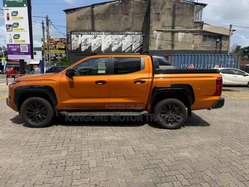 Mitsubishi Double Cab 2025 Pickup (Used)