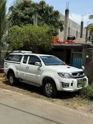 Toyota Hilux 2010 Pickup (Used)