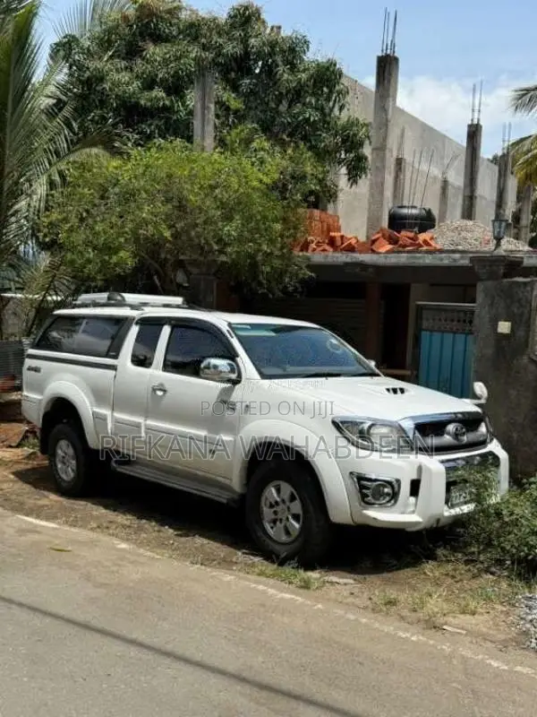 Toyota Hilux 2010 Pickup (Used)