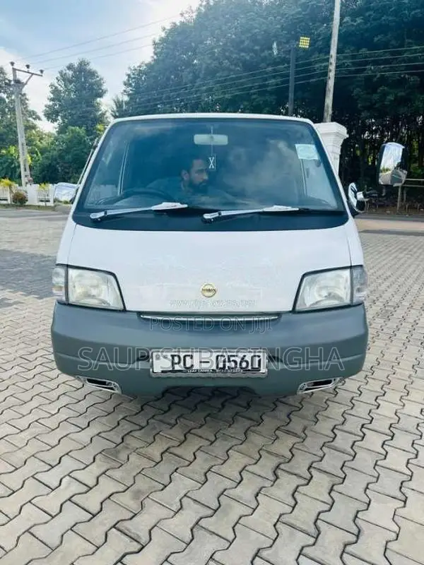 Nissan Lion Face 2011 Van (Used)