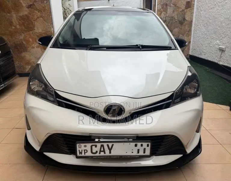 Toyota Vitz 2015 Car (Used)