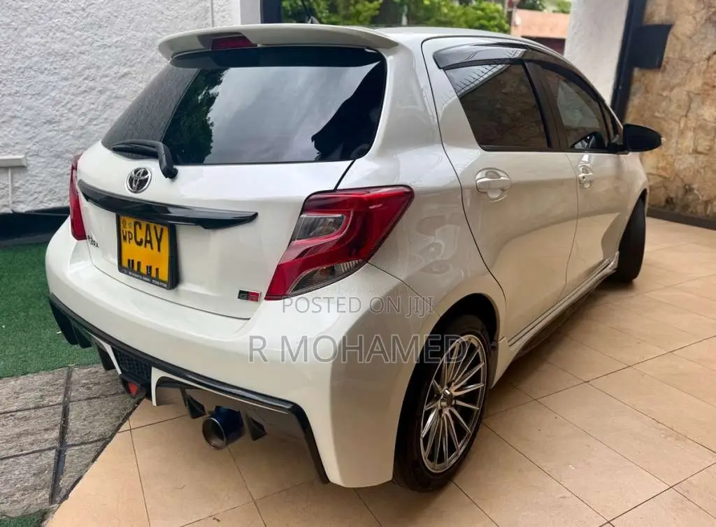 Toyota Vitz 2015 Car (Used)