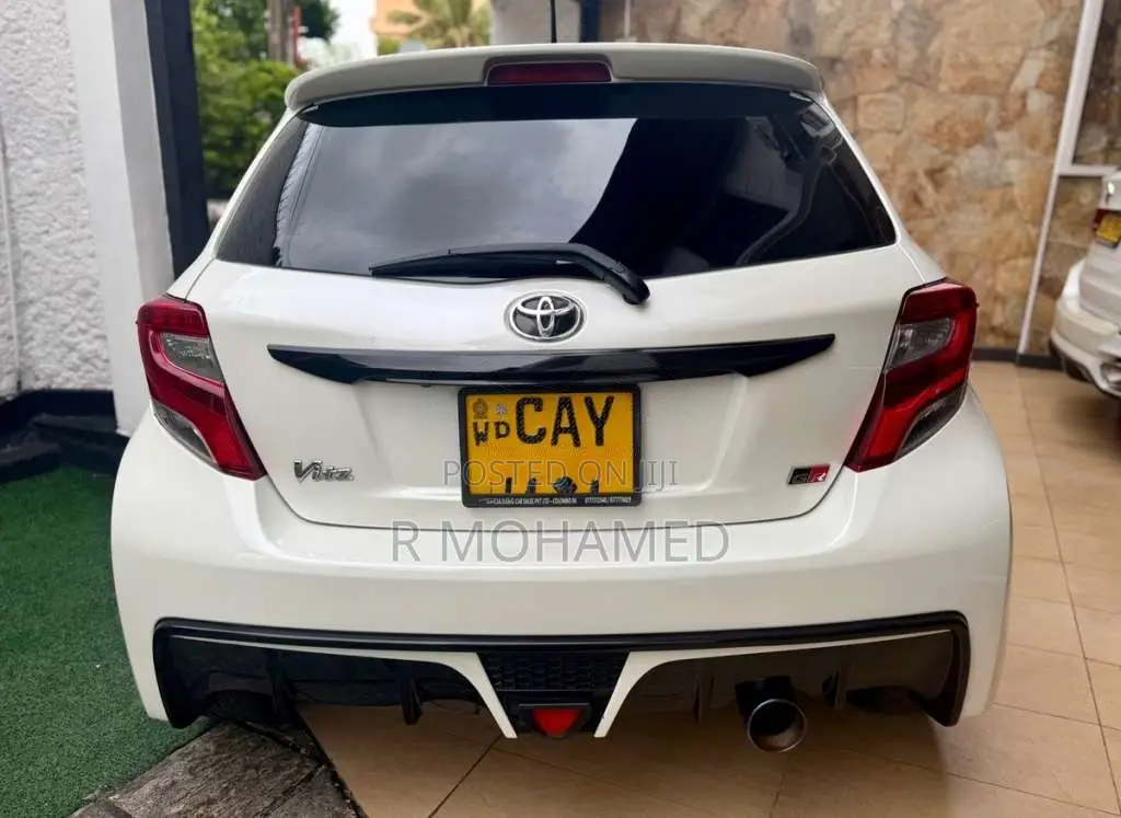 Toyota Vitz 2015 Car (Used)