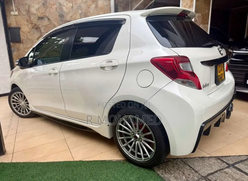Toyota Vitz 2015 Car (Used)