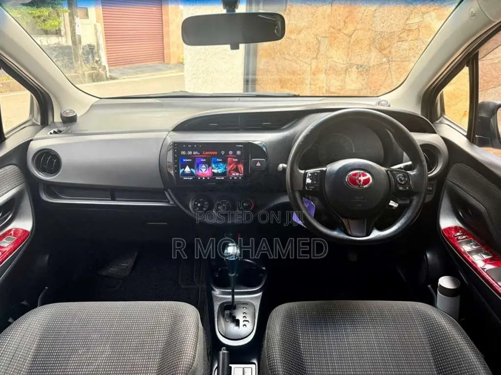 Toyota Vitz 2015 Car (Used)