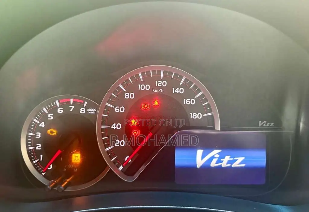Toyota Vitz 2015 Car (Used)