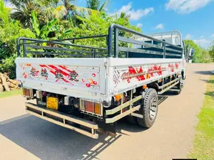 Isuzu ELF 2014 Lorry (Used)