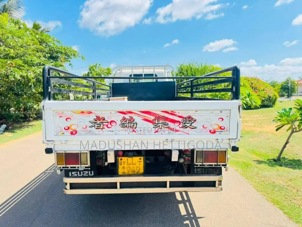 Isuzu ELF 2014 Lorry (Used)
