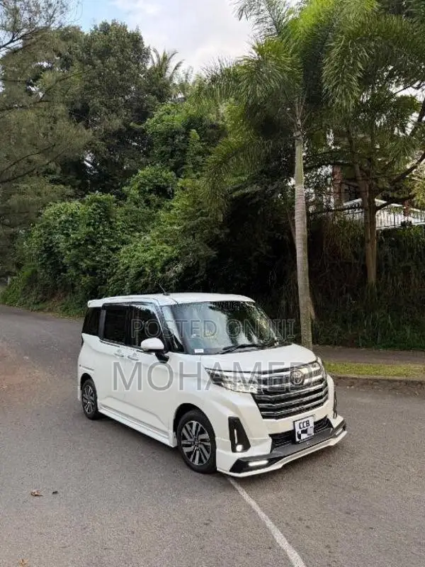Toyota ROOMY CUSTOM G 2023 Car (Used)