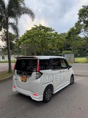 Toyota ROOMY CUSTOM G 2023 Car (Used)