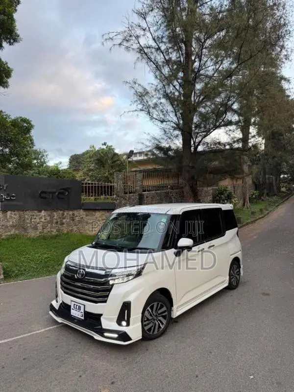 Toyota ROOMY CUSTOM G 2023 Car (Used)