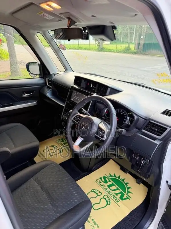 Toyota ROOMY CUSTOM G 2023 Car (Used)