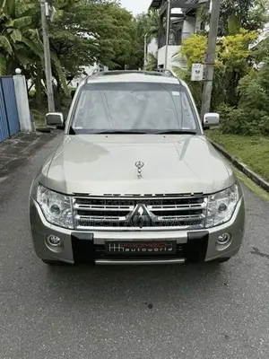 Mitsubishi Montero V93 2010