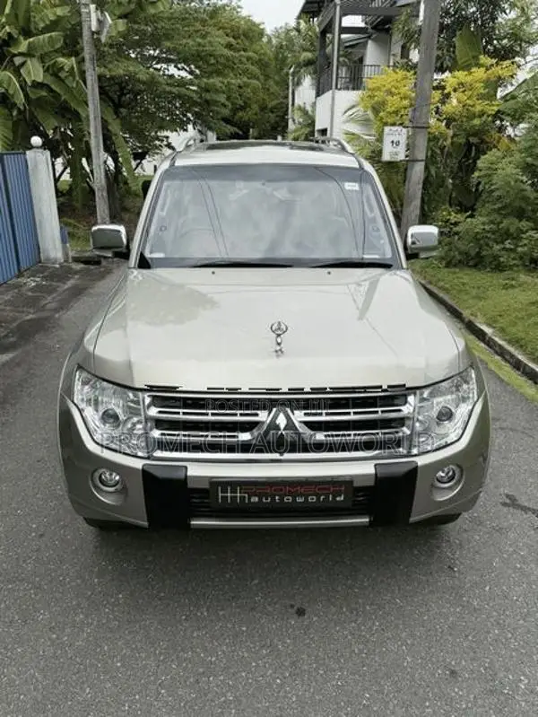 Mitsubishi Montero V93 2010