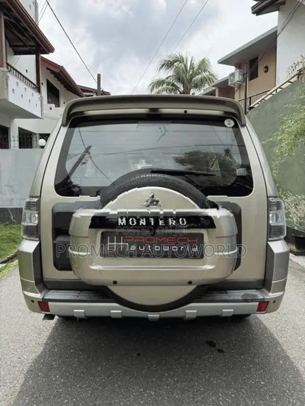 Mitsubishi Montero V93 2010
