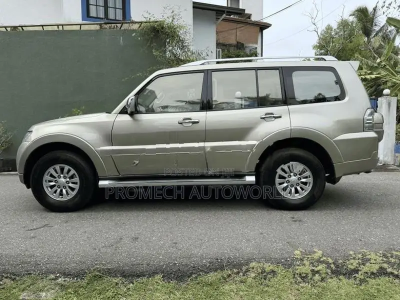 Mitsubishi Montero V93 2010