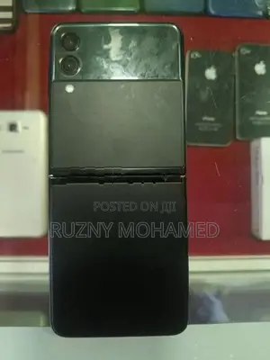 Samsung Galaxy Z Flip3 (Used)